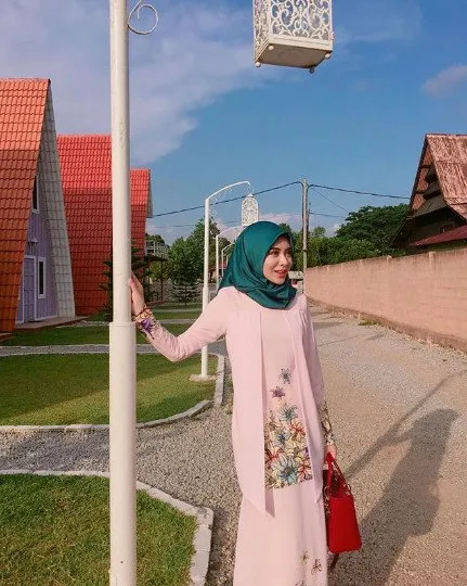 Inspirasi Style Hijab Nuansa Pastel Ala Hijaber Cantik Asal Korea, Ayana Jihye Moon. Manisnya Keterlaluan! 16