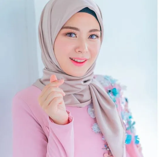 Inspirasi Style Hijab Nuansa Pastel Ala Hijaber Cantik Asal Korea, Ayana Jihye Moon. Manisnya Keterlaluan! 19