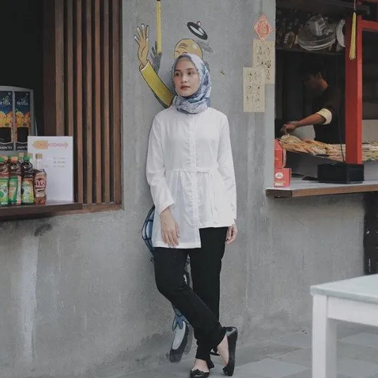 9 Inspirasi Busana dan Hijab Ini Akan Membuatmu Terlihat Lebih Profesional dan Elegan Saat Wawancara Kerja 18