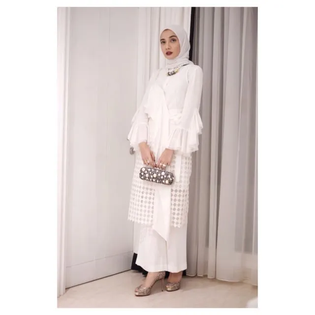 9 Padu Padan Hijab dengan Bold Make-up. Cocok Buat Kamu yang Ingin Tampil Berani 10