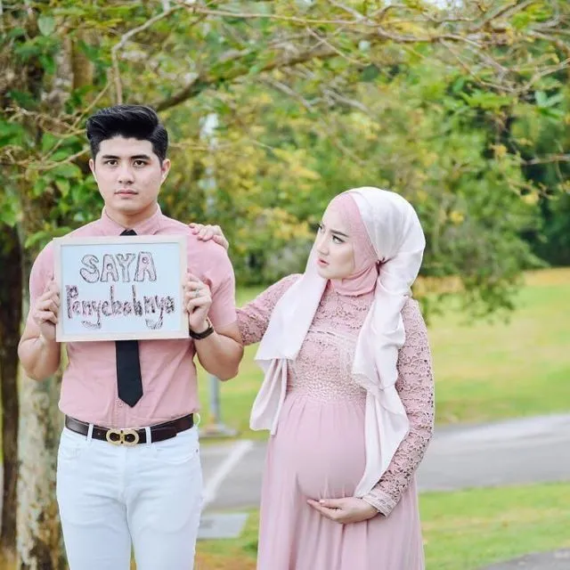 Tanpa Harus Vulgar, Ibu Hamil Berhijab Juga Bisa Berfoto yang Ciamik. Apalagi Kalau Barengan Sama Suamik 22