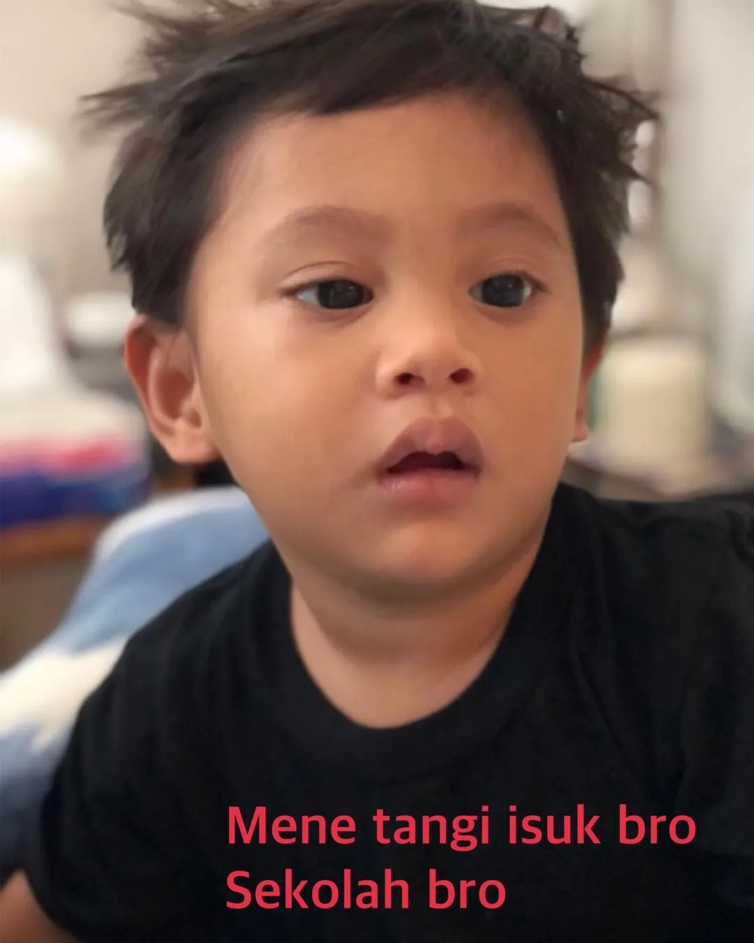 Kocak Abis, Kado Ulang Tahun Kawa 'Cuma' Diramaikan oleh Meme Buatan Warganet. Ekspresinya, GMZ BGT! 25