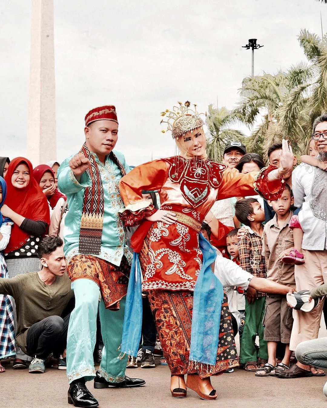 Dari Nasionalis Hingga Beauty and the Beast, Sesi Prewed Vicky-Lelga Jadi Bahan Candaan Warganet 14