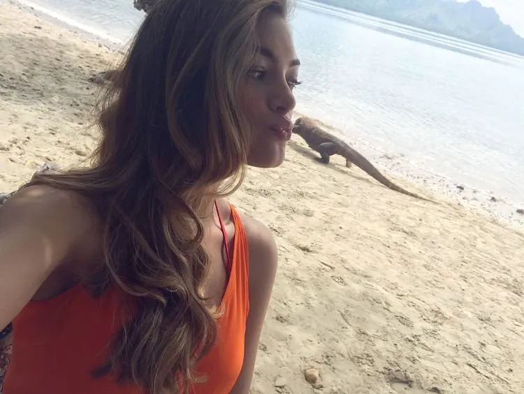 Miss Universe 2017 Tengah Berkunjung di Pulau Komodo. Ini yang Dia Lakukan di Sana! 8