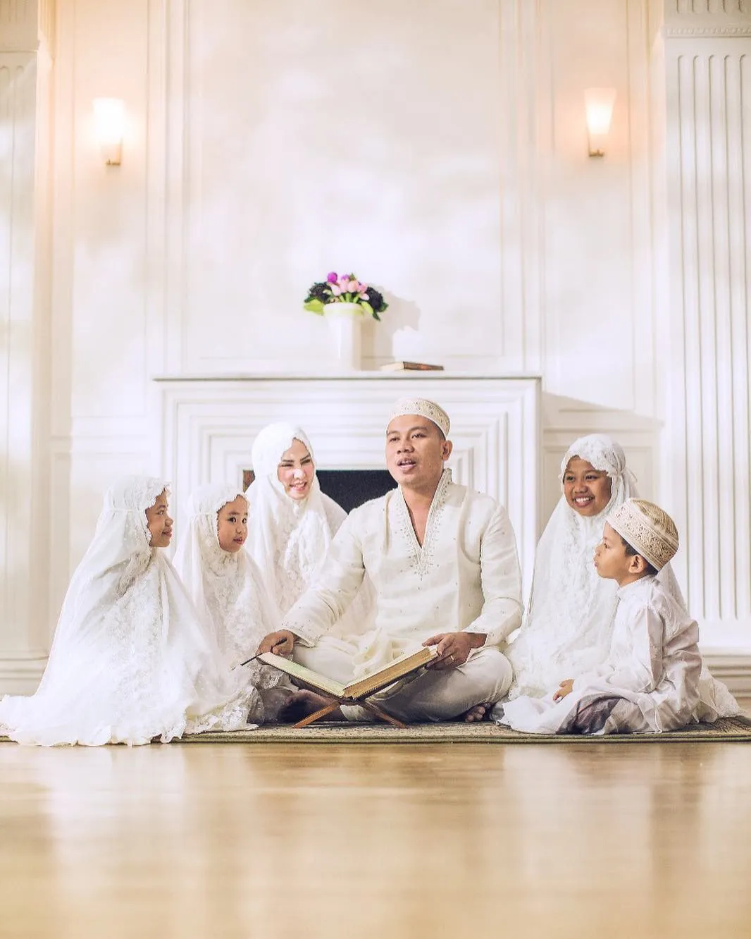 Dari Nasionalis Hingga Beauty and the Beast, Sesi Prewed Vicky-Lelga Jadi Bahan Candaan Warganet 15