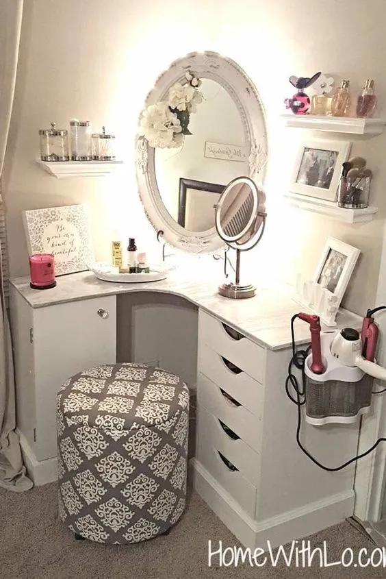 11 Meja Rias Minimalis Aesthetic untuk Kamar Sempit 16 meja rias minimalis