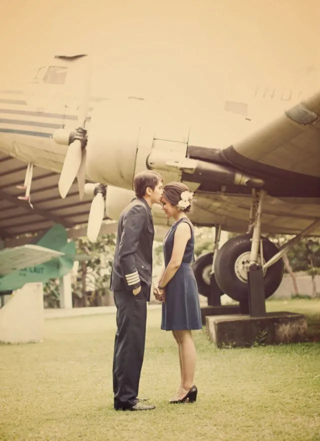 Kumpulan Foto Prewedding dengan Pria Berseragam. Gagah di Barisan, Mesra Bareng Pasangan 21