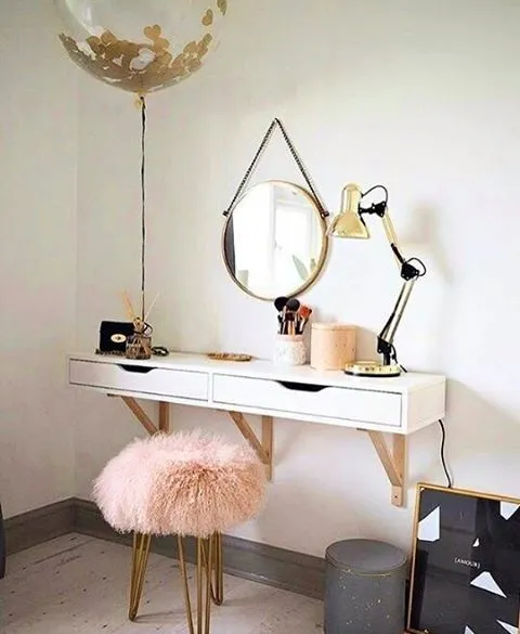 11 Meja Rias Minimalis Aesthetic untuk Kamar Sempit 18 meja rias minimalis