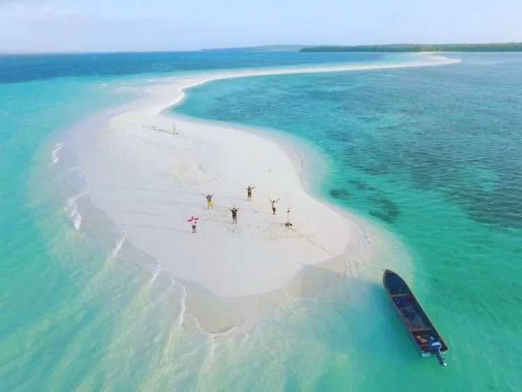 7 Surga di Indonesia yang Keindahannya Nggak Kalah dari Maldives. Lebih Murah Lagi! 14