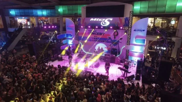 Malam Minggu Meriah di Surabaya dengan Mio S Roadshow Concert Featuring Isyana 7