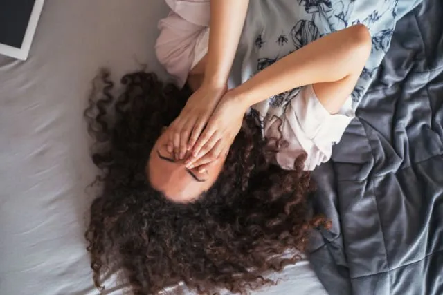 Bukan Cuma Karena Ngantuk Atau Cacingan, 8 Kondisi Ini Jadi Alasan Kenapa Kamu Menguap Tak Tertahankan 13