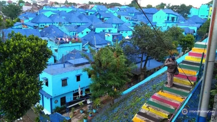 Kampung Biru, Destinasi Kekinian Baru yang Bisa Kamu Kunjungi di Malang! Kapan Kamu ke Sana? 5