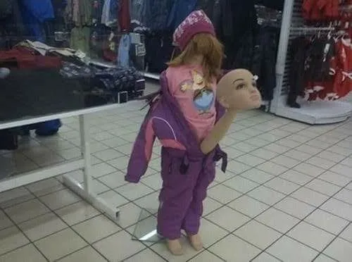 16+ Pose Manekin Jajakan Pakaian ini Kocak Banget. Tapi, Bikin Orang Jadi Pengen Beli Nggak Sih? 38