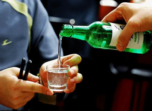 6 Alasan Kenapa Orang Korsel Sulit Banget Buat Nggak Minum. Bukan Cuma Sekadar Suka Mabuk Doang 8