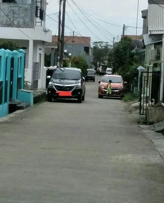 Bocah Kecil Ini Tinggalkan Surat Pertanggungjawaban Setelah Menggores Mobil di Tepi Jalan. Salut! 6