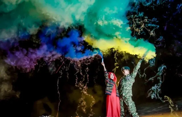 Kumpulan Foto Prewedding dengan Pria Berseragam. Gagah di Barisan, Mesra Bareng Pasangan 30