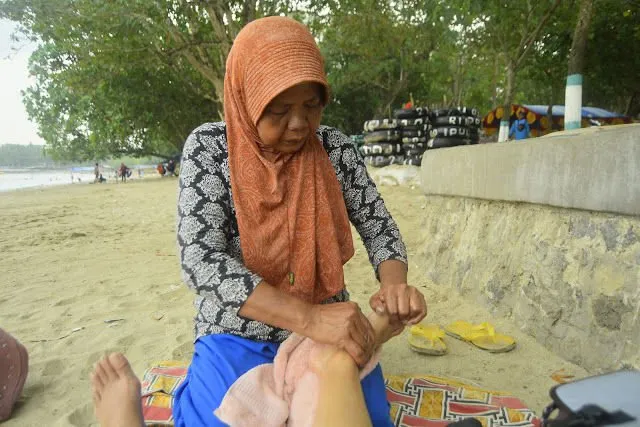 Daripada Garing, Cobalah Ngobrol dengan 9+ Topik Ini Saat Lagi Pijat. Biar Nggak Diem-Dieman Gitu! 12