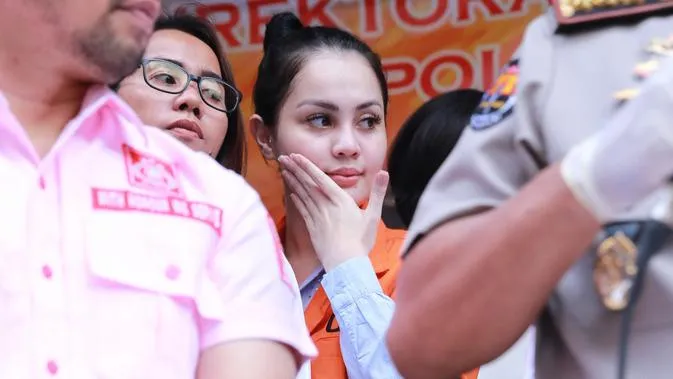 Unggah Potret Suaminya yang Pulang dan Tidur di Rumah, Sarita Abdul Mukti Tuai Pujian dari Warganet 7