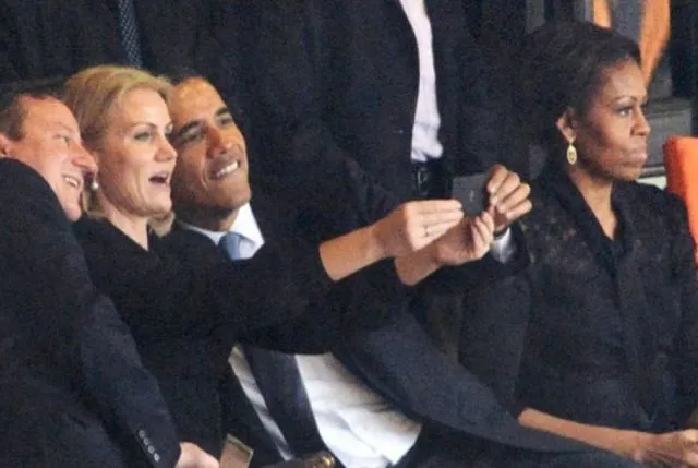 Cobalah untuk Hindari 8 Momen Ini Kalau Mau Selfie Bareng. Semua Itu Ada Aturan Mainnya, Guys! 15