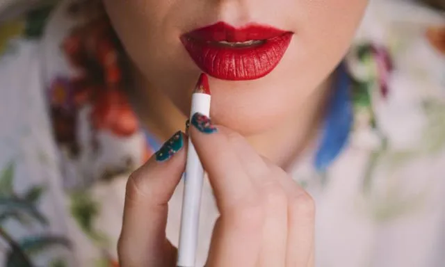 Cuma Terapkan 7+ Cara Pakai Red Lipstick Ini, Bikin Kamu Kayak Habis Didandanin MUA! 11
