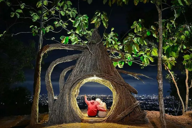 8 Destinasi Keren yang Bisa Kamu Datangi Untuk Menyaksikan Supermoon di Akhir Bulan Ini! 16