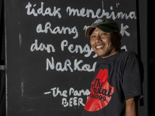 7 Fakta yang Perlu Kamu Tahu Sebelum Nonton Film Dilan. Biar Pas Nonton Nggak Bingung Sendiri 9