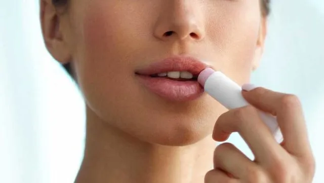 Cuma Terapkan 7+ Cara Pakai Red Lipstick Ini, Bikin Kamu Kayak Habis Didandanin MUA! 10