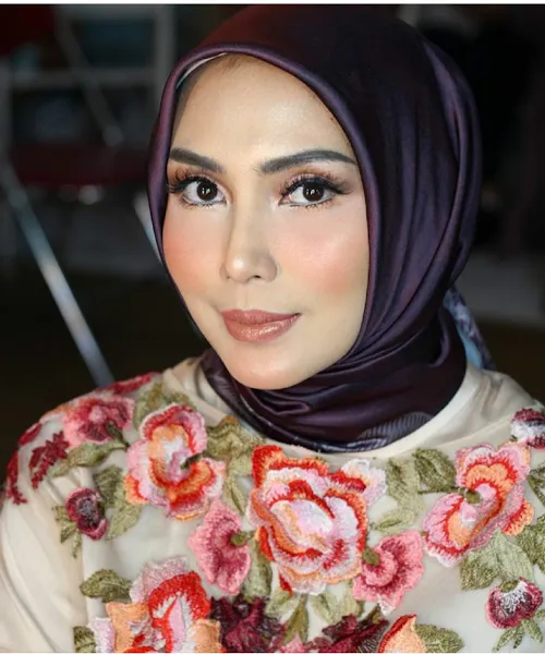 Fenita Arie Kini Mantap Berhijrah dan Berbusana Tertutup. Intip Inspirasi Gaya Hijab Cantik Nan Elegannya Yuk! 12
