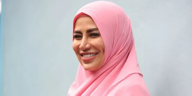 Lika-Liku Perjalanan Cinta Penelope yang Kini Sudah Berhijrah. Harusnya Kita Dukung Dong! 6