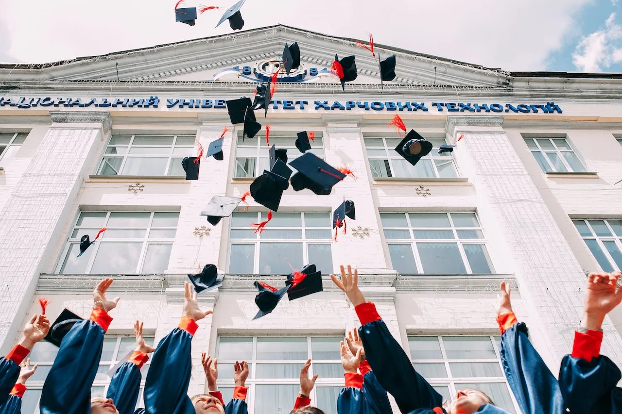 10+ Alasan Kita Harus Pakai Toga Saat Wisuda. Filosofinya Keren, yang Udah Lulus Mestinya Tahu 21