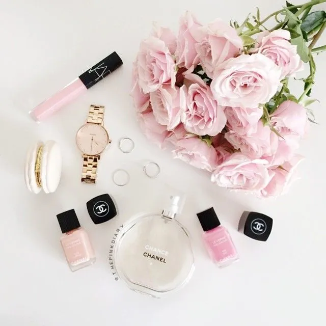 10+ Rahasia Foto Flatlay Instagram Biar Timeline Makin Asyik. Pernak Perniknya Sederhana Tapi Artistik 13