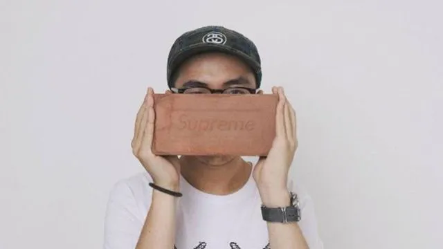 10 Produk Supreme Paling Nyeleneh dan Aneh. Meski Harganya Selangit, Tetap Aja Ada yang Beli! 15