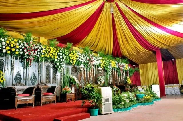 13+ Inspirasi Dekorasi Pernikahan Mewah di Gedung 15