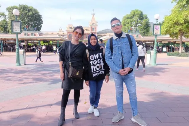 10+ Potret Bukti Para Artis Juga Dekat dengan ART-nya. Nggak Cuma Sibuk di Layar Kaca Doang! 21