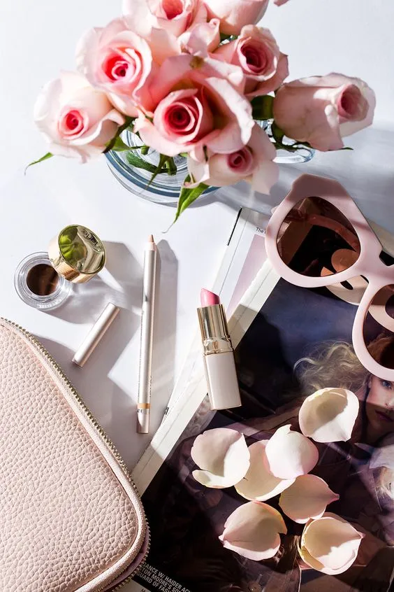 10+ Rahasia Foto Flatlay Instagram Biar Timeline Makin Asyik. Pernak Perniknya Sederhana Tapi Artistik 16