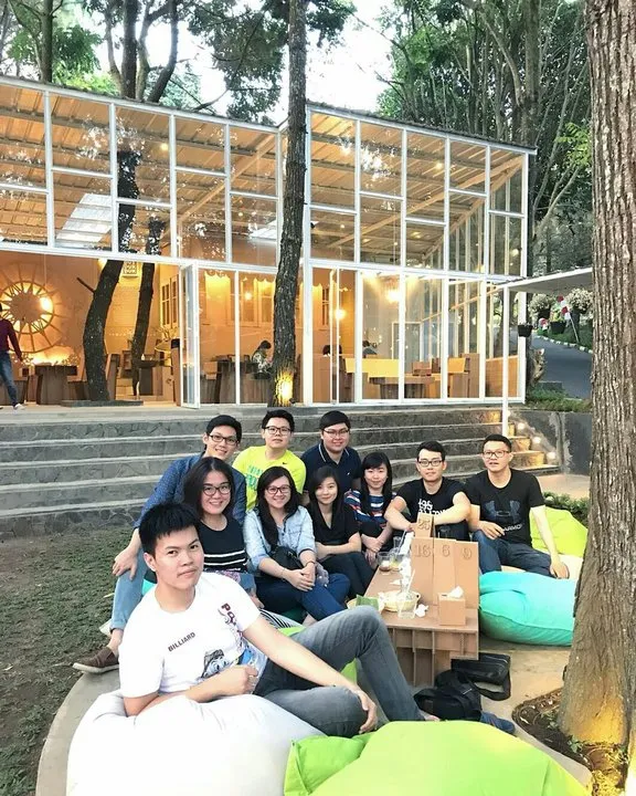 Taman Kardus, Kafe Unik di Bandung yang Dekorasinya Terbuat dari Kardus! Epik dan Hits Banget Nih 6