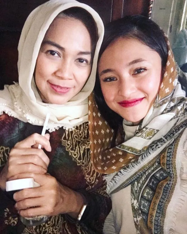 7+ Drama Pertikaian Ibu dan Anak dari Dunia Seleb yang Bikin Heboh. Mudah-Mudahan Bisa Jadi Pelajaran, Ya! 13