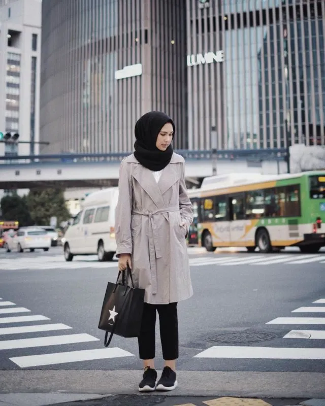 Asal Tahu Caranya, 15 Padu Padan dengan Coat Ini Bikin Tampilan Kece dan Hangat di Musim Hujan 20