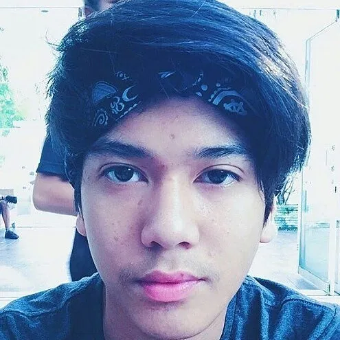 Manis, Romantis, dan Tangguh. Inilah 11 Gaya Fesyen Andalan Iqbal 'Dilan' yang Membuat Banyak Cewek Klepek-klepek 18