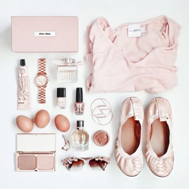 10+ Rahasia Foto Flatlay Instagram Biar Timeline Makin Asyik. Pernak Perniknya Sederhana Tapi Artistik 21