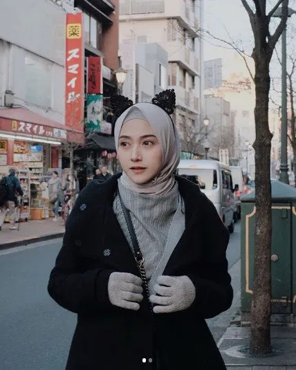 10 Inspirasi Hijab Elegan yang Diprediksi Bakal Hits Tahun 2018. Wajib Dilirik dan Super Ciamik! 14