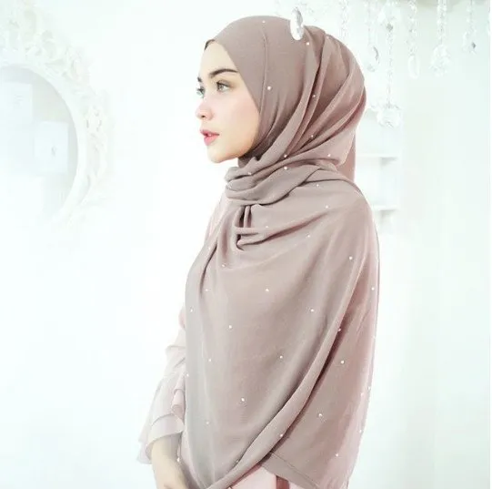 10 Inspirasi Hijab Elegan yang Diprediksi Bakal Hits Tahun 2018. Wajib Dilirik dan Super Ciamik! 19