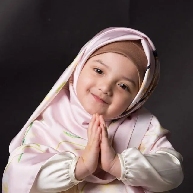 Sudah Ngebet Momong Bayi? Simak Dulu Deretan Anak Selebritas yang Lucunya Kebangetan Ini, Yuk! 22