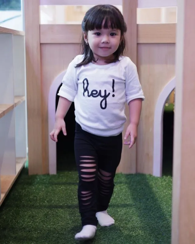 Sudah Ngebet Momong Bayi? Simak Dulu Deretan Anak Selebritas yang Lucunya Kebangetan Ini, Yuk! 24