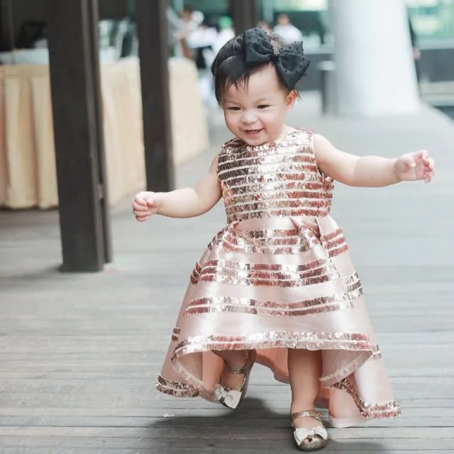 Sudah Ngebet Momong Bayi? Simak Dulu Deretan Anak Selebritas yang Lucunya Kebangetan Ini, Yuk! 16