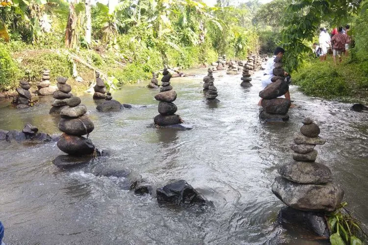 Tumpukan Batu Misterius di Sukabumi Bukan Disebabkan Hal Mistis. Begini Penjelasannya 3
