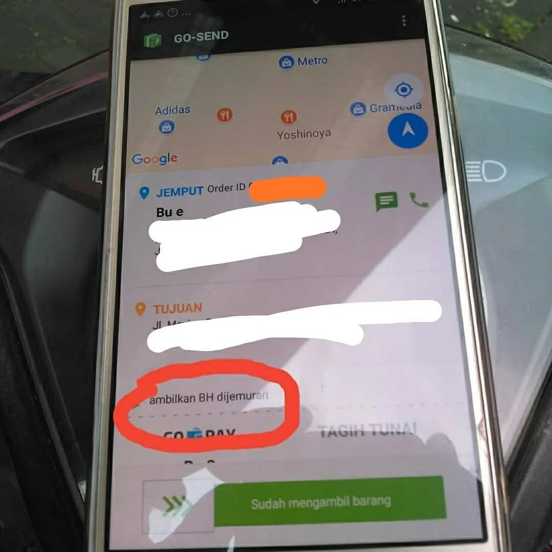 Nggak Sebatas Antar-Jemput Saja, para Pelanggan Justru Minta 11+ Hal ini ke Babang Ojol. Kocak! 21