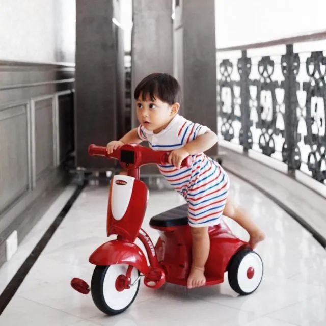 Sudah Ngebet Momong Bayi? Simak Dulu Deretan Anak Selebritas yang Lucunya Kebangetan Ini, Yuk! 13
