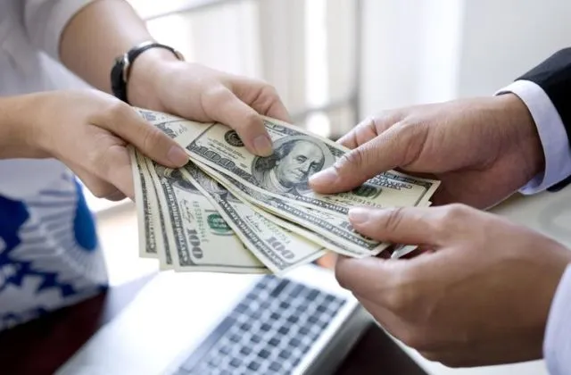 10 Pemborosan Terbesar yang Bikin Gaji Sering Habis di Tengah Bulan 15