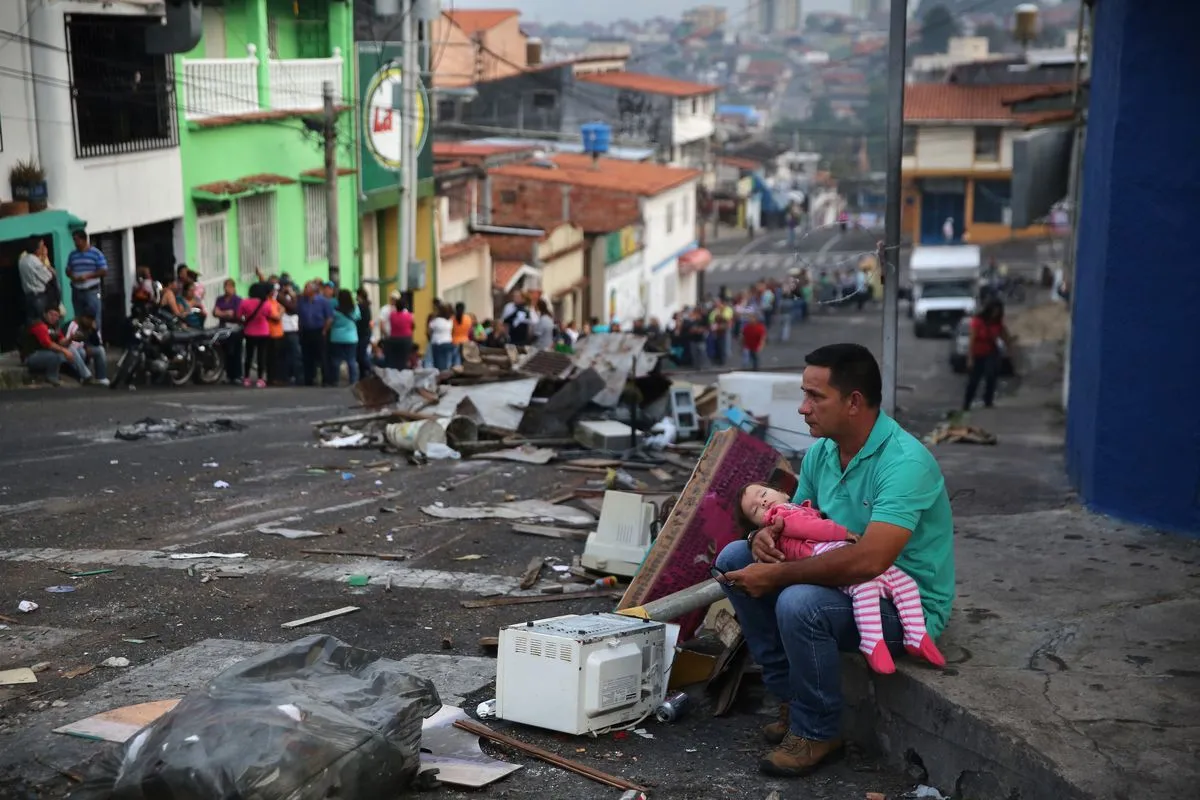 Saking Nggak Berharganya, Uang Lima Ribuan di Negara Ini Dijadikan Kerajinan. Daripada Jadi Sampah?! 21